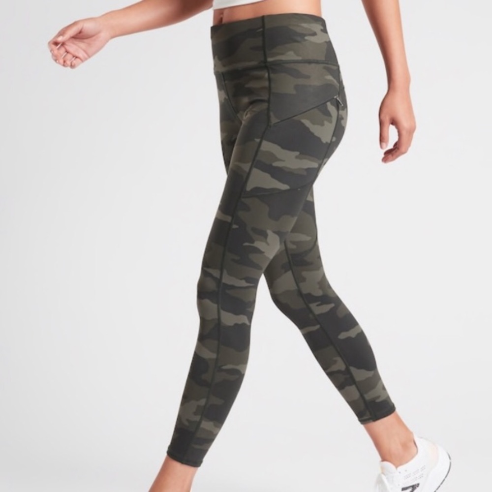 Athleta Camo Contender 7/8 Tight size small petite